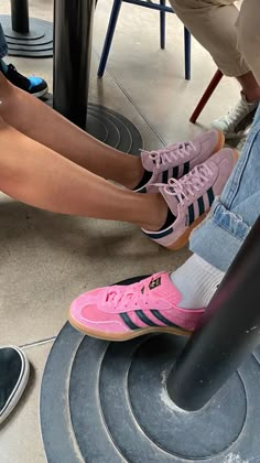 Adidas Girl Aesthetic, Aesthetic Adidas, Aesthetic Adidas Shoes, Adidas Special, Adidas Samba Pink, Adidas Pink, Adidas Shoes Aesthetic, Spezial Adidas