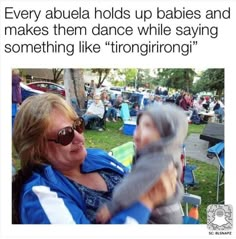 a woman sitting in a chair with a bird perched on her arm and the caption reads, por que tod las abuelas las abuellas caano agaran un bebe los pe