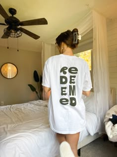 Redeemed T-shirt Christian T-shirt Bible Verse Shirt - Etsy Conference T Shirt Design, Christian Oversized Tee, Pac Sun Outfits, Cool Shirts Aesthetic, Styling A T Shirt, Trendy Tshirt Designs, Christian Tshirt Designs, Christian T Shirt Design