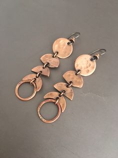 Copper Sheet Jewelry, Sheet Metal Jewelry Ideas, Sheet Metal Earrings, Metal Smithing Jewelry, Sheet Metal Jewelry, Metal Jewelry Diy, Metal Earrings Handmade, Hammered Metal Jewelry, Art Upcycling