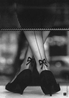 Seamed stockings with bows Retro Lingerie, Black And White Photograph, 가을 패션, Mode Vintage, Mode Inspiration, Corsets, Passion For Fashion, Hosiery, Nasa