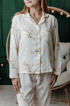 Cozy Women's Pajama Set - Soft Solid Textured Fabric, Short Sleeve Buttons Lapel Top & Relaxed Fit Pants, Breathable Comfortable Nightwear for Summer, Casual Sleepwear for Women Casual Sleepwear, Sleepwear For Women, Relaxed Fit Pants, Lapel Top, Pyjama Sets, Cozy Loungewear, Pajama Robe, Womens Pyjama Sets, Pajamas Set