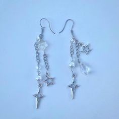 All items are handmade by me! ☆ Star earrings are a cool set of jewelry to go with your outfits! Made with: Faux pearls, clear beads, star charms, stainless steel wire Star Bead Earrings, Star Jewelry Diy, Grunge Life, Y2k Earrings, Set Of Jewelry, Bday List, Star Costume, Dark Jewelry, Taehyung Abs