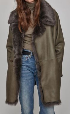 Classic Taper, Diy Clothes And Shoes, What To Wear Today, Sheepskin Coat, Winter Outfit Inspiration, Pinterest Outfits, Shearling Coat, Pinterest Fashion, Coat Outfits