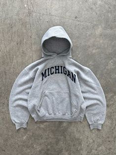 HEATHER GREY    MICHIGAN    RUSSELL HOODIE Easy 30 day return policy Michigan Hoodie, Hoodie Outfits, Hoodie Outfit, Selling Clothes, Dream Clothes, Outfit Idea, School Outfits