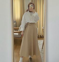 Casual Skirt Outfits Hijab, Skirt Outfits For Hijab, Skirts For Hijab, Modest Skirt Outfits Muslim, Long Skirt Outfits Modest, Muslimah Fashion Outfits Casual, Hijab Fashion Skirt, Hijab Skirt Outfit, Elegant Hijab Outfit