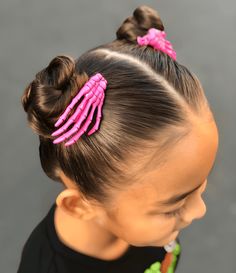 Discover 40 easy, adorable hairstyles for little girls to try for any occasion. Get inspiration for your child's next stylish look. Adorable Hairstyles, Sparkly Hair Accessories, Coral Hair, Easy Little Girl Hairstyles, Bubble Ponytail, Twist Bun, Pigtail Braids, Two Braids, Girls Braids