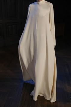 White Abaya, Abaya Ideas, Hijab Wedding Dresses, Outfits For Ladies, Hijab Wedding, Fashion Design Dress, Muslim Fashion Outfits, Modest Wear, Hijab Fashion Inspiration