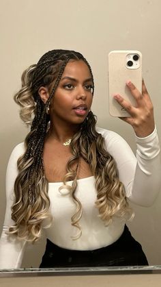 Braids For Black Women French Curl, French Goddess Braids, Goddess Braids French Curl, French Curl Braids Color Ideas, Knotless Box Braids French Curls, French Curls Hairstyles Ideas, French Braids Hairstyles For Black Women, How To Style French Curls, Styles For French Curl Braids