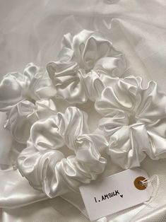 Celestial Silk Mulberry Silk Scrunchies for Hair (Large, White) White Silk Scrunchie, Schruncies Aesthetic, Aesthetic Scrunchies, White Scrunchie, Diy Hair Scrunchies, Hair Tie Accessories, Adventure Seeker, Satin Scrunchies, Silk Scrunchies