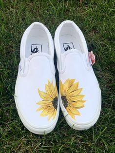 Vans Shoes Painting, Diy Vans Shoes, Customized Canvas Shoes, Diy Canvas Shoes, Paint Sneakers, Diy Vans, Vans Ideas