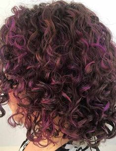 Dark Hair Purple Highlights, Curly Purple Hair, Purple Highlights Brown Hair, Pelo Color Vino, Purple Brown Hair, Purple Hair Highlights, Dark Curly Hair, Highlights Ideas