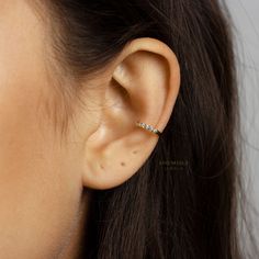 Dainty ear cuff. A perfect gift for birthday, anniversary, bridesmaids, graduation, friendship, sisters. ♡ Inside dimension is 9mm ♡ If the option of "A pair" or "Triple" is out of stock, but "Single" is not, you can order 2 or 3 of "Singles". ♡ Available in thick 14k gold plated or rhodium plated over solid 925 sterling silver. ■ Gift box ■ To reduce unnecessary packing and save trees, each order comes with one gift box only. If you wish to box each jewelry separately, be sure to request in the note to us. Conch Cuff, Wire Ear Cuffs, Lip Jewelry, Tiny Jewelry, Save Trees, Daith Earrings, Cuff Earring, Silver Gift Box, Tragus Earrings