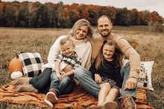 fall family photo inspo for famillies looking for family photos. Outfit inspo for fall for both kids and aduts. Themed photoshoot for fall Sitting Poses For Family Pictures, Backyard Fall Photoshoot Ideas, Props For Fall Family Pictures, Fall Family Photos With Pumpkins, Family Photo Poses Sitting, Fall Mini Sessions Poses, Fall Mini Poses, Family Fall Mini Sessions