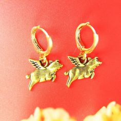 ♥ Golden Flying Pig Earrings Flying Pig Earrings Flying Pig Jewelry Pig Pendant Animal Jewelry Personalized ♥ This is Beautiful Golden Flying Pig Earrings Charm on ear hook ♥ You will receive 1 pair ♥ Alloy Pendant charm Flying Pig Golden Nickel Free & Lead Free about 15x10x3 mm ♥ hook 14.7x12x2 mm ♥ We strive for next day shipping, but we do not ship on Saturdays, Sundays, and Holidays. It may sometimes take a bit longer when we have unusually large volume of orders. Thank you for your patience Flying Pig Earrings, Pig Jewelry, Pig Earrings, Gifts For Dentist, Flying Pig, Jewelry Personalized, Grandma Gift, Etsy Personalized Gifts, Mom And Grandma