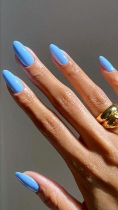 Discover the best bridesmaid nails ideas that you will absolutely love. Get inspired for your wedding day with stunning nail designs. Trendy Blue Nails, Blue Wedding Nails, Light Blue Nail Designs, Blue Chrome Nails, Blue And Silver Nails, Sky Blue Nails, Blue Nail Art Designs, Blue And White Nails