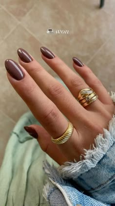 Nail Inspo 2023 Autumn, Gel Autumn Nails Fall, Oval Nails Dark Colors, Casual Fall Sunday Outfit, Simple Fall Nails Oval Shape, Fall Nails 2023 Round, Fall/winter Nails Almond, Gel Nails Autumn 2023, Fall 2023 Nails Almond