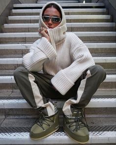 Moon Boots Outfit, Streetwear Fashion Winter, Minimalist Winter Outfit, Ski Outfit For Women, Ski Trip Outfit, Winter Outfits Snow, Fall Fashion 2023, Streetwear Outfit Ideas, Aesthetic Street