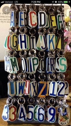 License Plate Ideas, License Plate Crafts, Old License Plates, License Plate Art, Plate Ideas, Car Deco, Plate Crafts, Plate Art, Cute Cars