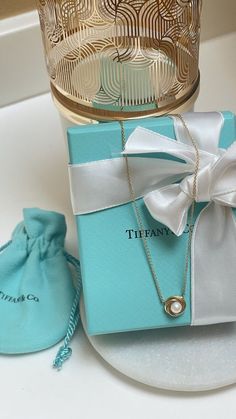 Authentic Tiffany & Co. Necklace 16 in” Knot Hoop Twist Circle Pearl 18K Yellow Gold It’s in excellent pre-loved condition, absolutely stunning beautiful pearl in the center of a gold twisted pendant I’ll be happy to include a Tiffany blue box, travel pouch and white satin bow Happy buy, all sales are final friends! ✨💋 Tiffany & Co, Tiffany Blue Box, Tiffany And Co Jewelry, Tiffany Necklace, Blue Box, Tiffany And Co, Satin Bow, Tiffany Blue, Travel Pouch