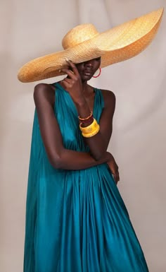 Hat Poses, Mode Monochrome, African Photography, Mode Editorials, Dior Haute Couture, African Beauty, Mode Inspiration, Black Is Beautiful, Black Beauty