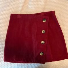 Burgundy Corduroy Skirt. Fake Slant Tortoise Buttons. Side Hidden Zipper. New With Tags And Extra Button! Perfect For A Fall Event! Trendy Corduroy Skirt With Buttons, Red Buttoned Skirt, Red Mini Skirt With Button Closure, Chic Corduroy Mini Skirt, Trendy Red Corduroy Bottoms, Fall Mini Skirt, Cowgirl Skirt, Maroon Skirt, Plaid Skort