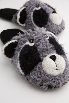 Cute Handmade Slippers with a raccoon face. Warm closed-toe house slippers with an animal face top, hand-knitted by a wool thread. Felt-based, with a soft black velour insole, these adorable home slippers will give you a sense of comfort and make you look unique. EVA sole sewed with a %100 cotton lace make these slippers stable and durable. Cozy, snuggly with a variety of face tops, these Family Story animal closed-toe slides will become your favorite indoor footwear as well as the perfect gift Raccoon Slippers, Owl Slippers, Raccoon Face, Fur Crochet, Slippers Fluffy, Face Home, Family Story, Anniversary Gift For Husband, Handmade Slippers