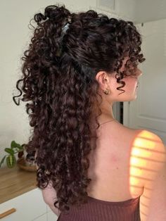 Curly Womens Hairstyles, Hair Styles For Long Curly Hair Girl, Dark Brunette Hair With Bangs, Wavy Curly Hair Aesthetic, 3b Curtain Bangs, Poofy Hair Styles, How To Get Curly Bangs, Curly Hair Senior Pictures, Haïr Style For Curly Hair Girl