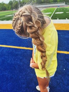 softball hairstyles, softball hair, sporty hair, softball game day hair, braided hair Meet Day Hairstyles Track, Cross Country Hairstyles, Track Meet Hairstyles, Meet Hairstyles, Country Hairstyles, Cute Volleyball Hairstyles, Softball Hair, Cute Sporty Hairstyles, Running Hairstyles