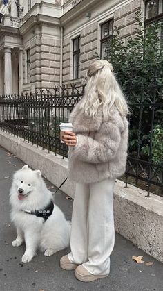 Faux fur jacket, ugg, #outfit #fashion #style #ootd #outfitoftheday #love #moda #instagood #instafashion #shopping #fashionblogger #model #dress #fashionista #look #lookbook #outfitideas #fashionstyle #beautiful #outfitinspiration #follow #streetstyle #falltrends #girl #photography #instagram #stylish #ootd #clothes #falloutfits Europe Fall Outfits, Faux Fur Coats Outfit, European Fall, Fur Jacket Outfit, Winter White Outfit, Fur Outfit, Fur Coat Outfit, London Kensington, Stylish Winter Outfits