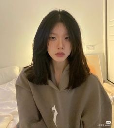 Medium Hair No Bangs, No Layers Haircut Medium, Medium Length Haircut No Layers, Black Hair Layers, No Bangs, Learn Makeup, Long Haircuts, Medium Layered Haircuts