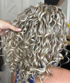 Short Curly Hair With Highlights, Curly Perm Before And After, Permed Hair Medium Length, Perm Ideas, Blonde Highlights Curly Hair, Short Permed Hair, Permed Hair, Fall Blonde Hair