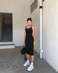 Why Chunky Sneakers Are So Popular & How To Wear Them In Style - Ever-Pretty US Dress And Sneakers Outfit, Outfit Elegantes, Midi Pencil Dress, Black Midi, Chunky Sneakers, Pencil Dress, Style Outfits, Looks Vintage