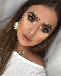 JUSTINENATINO Carnaval Make-up, Make Carnaval, Festival Make Up, Rhinestone Makeup, Carnival Makeup