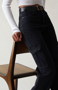 The Black '90s Boyfriend Cargo Jeans from PacSun are bound to be your new go-to this season. These jeans are a classic with their high-waisted design, versatile black wash, and roomy cargo side pockets. They have a longer stacked inseam that is fitted through the hip and upper thigh with a loose baggy fit through the leg. Black Cargo Jeans Outfit, Cargo Jeans Black, Cargo Jeans Outfit, Black Cargo Jeans, 90s Boyfriend, Jeans Pacsun, Black 90s, Black Cargo Pants, Black Cargo