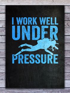 a sign that says i work well under pressure on a wooden background with planks