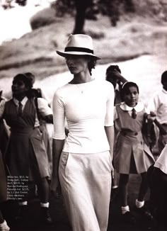 A Well Traveled Woman, Christy Turlington, Wearing A Hat, Mode Vintage, Looks Style, Mode Inspiration, Outfits Casuales, Look Fashion