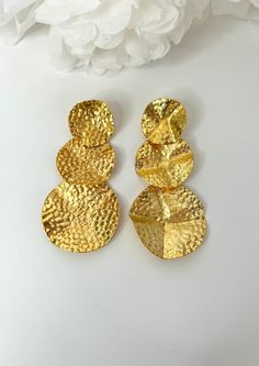 The elegance and handmade style of each of our earrings make them special. Each piece is unique and different from one another, which means you'll have a one-of-a-kind piece that's unlike any other. DETAILS -Material: 24k gold plated bronze -Weight: 11gr - Keep it away from water, sweat, perfumes and lotions. - Store your jewelry in its original packaging or a soft pouch. Gold Plated Round Clip-on Earrings For Party, Elegant Brass Clip-on Earrings With Plating, Plated Drop Clip-on Earrings As Gift, Plated Metal Round Earrings, Gold-tone Plated Earrings For Gift, Metal Plated Round Earrings, Gold-plated Gold Earrings For Party, Gold Plated Gold Earrings For Party, Round Metal Plated Earrings