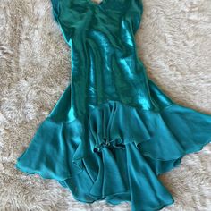 Mermaid Green Dress
Labeled a Medium true to size
Works for small as well. Looks great with a corset
Silky smooth 

🚨PLEASE READ BEFORE PURCHASING🚨
💌 Usually ships within 7 business days
🦊 Instagram @mandiicinnamon Follow for first dibs and sneak peeks
🐛 All sales final. Not responsible for lost or stolen mail
🦋 Please remember most of these items are vintage or pre-loved, therefore it’s very possible that sometimes a small mark, tear etc can be overlooked by mistake. We make sure to include obvious flaws in the description/photos best we can. By purchasing you agree to these terms.

#vintage #90s #lingerie #parisian #romantic 70s holidays Christmas Mermaid Green Dress, 90s Lingerie, Mermaid Green, 70s House, Dress Label, House Of Cb, Holidays Christmas, Green Dress, Victoria’s Secret