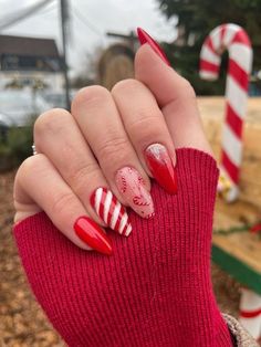 Candy Cane Nails, December Nails, Red Christmas Nails, Christmas Nails Easy, Nagel Tips, Christmas Gel Nails, Colorful Nails