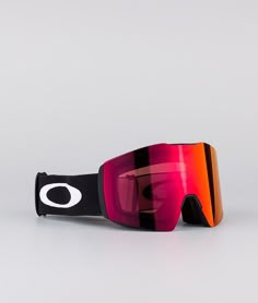 Girl Hockey Player, Oakley Flight Deck, Oakley Goggles, Ski Glasses, Womens Snowboard, Snowboarding Women, Snow Goggles, Ski Gear, Snowboard Goggles