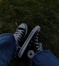 All Star Aesthetic, Aesthetic Converse, Cool Converse, Converse Aesthetic, Girls Converse, Black Converse, Skater Girls, Aesthetic Shoes, Foto Ideas Instagram