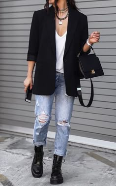 Stil Rock, Combat Boot Outfit, Summer Outfits For Women, Trendy Summer Outfits, Edgy Outfits, Black Blazer, Outfit Casual, Outfits For Women