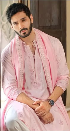 India Traditional Clothing Men, Men Wedding Outfit Casual Groom Attire, Pink Kurta For Men, Stylish Kurta For Men, Navratri Fits, Men Kurta Design, Men Ethnic Wear India, Kurta Designs Men's, India Fashion Men