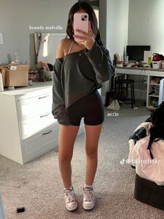 Creds to @talinebakr on tt How To Style Black Shorts, Outfits Simples, Trending Makeup Looks, Ugg Fits, Trending Makeup, Simple Outfits For School, Girls Fall, Outfit Inspo Summer