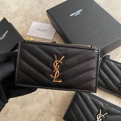 Saint Laurent YSL caviar zipper card holder with 5 card slots on the back,

size 13*8*2cm Large Leather Bag, Lv Purse, Small Leather Bag, Lv Shoes, Medium Handbags, Lv Handbags, Large Handbags, Lv Belt, Lv Wallet