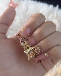 Cali Gold Rings, Cute Short Fall Nail Sets, Short Duckies, Short Gold Nails, Dope Jewelry Accessories, Acrylic Ideas, Nail Board, Quince Ideas, Hello Kitty Nails