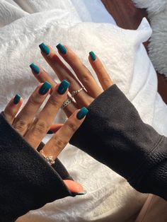 Greenish Blue Nails Acrylic, Green Or Blue Nails, Dark Teal Green Nails, Western Nail Colors, Deep Turquoise Nails, Teal Blue Nail Ideas, Teal Green Nails Acrylic, Emerald Blue Nails, Teal Autumn Nails