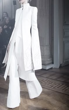 Gareth Pugh Detail Couture, Gareth Pugh, Studio 54, Futuristic Fashion, Character Inspo, Future Fashion, Moda Vintage, Character Outfits, Mode Inspiration