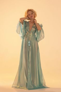 Silk Bridal Robe, Bridal Nightwear, Luxury Nightwear, Estilo Hippy, Silk Robe, Bridal Lingerie, Looks Chic, Fantasy Clothing, Fantasy Fashion